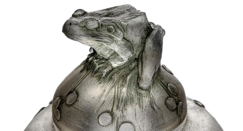 RENÉ LALIQUE   GRENOUILLE SIX GUIRLANDES DE GRAINES COVERED VASE CP307 jpg